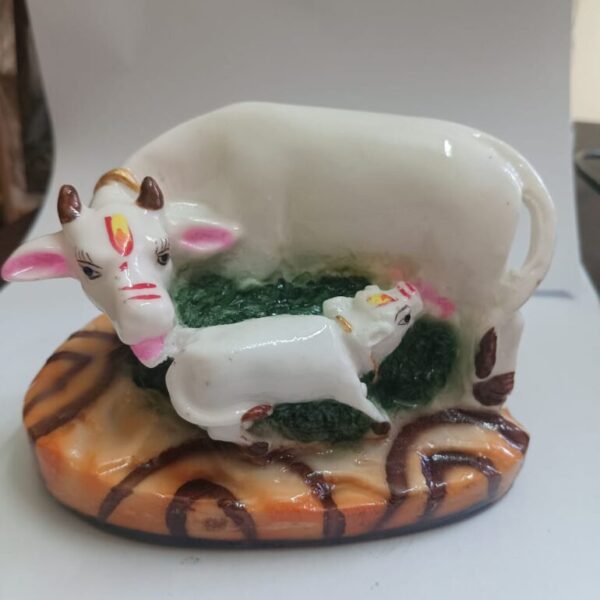 Decorative Marble Dust Polyresin Cow and Calf Statue Idol