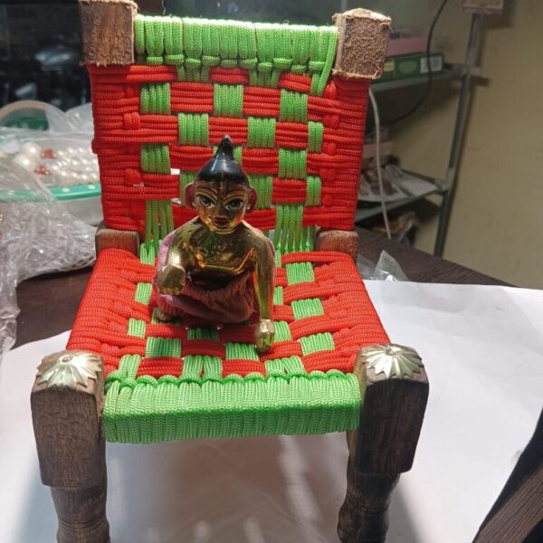 Kanha ji wooden chair for size 0-3